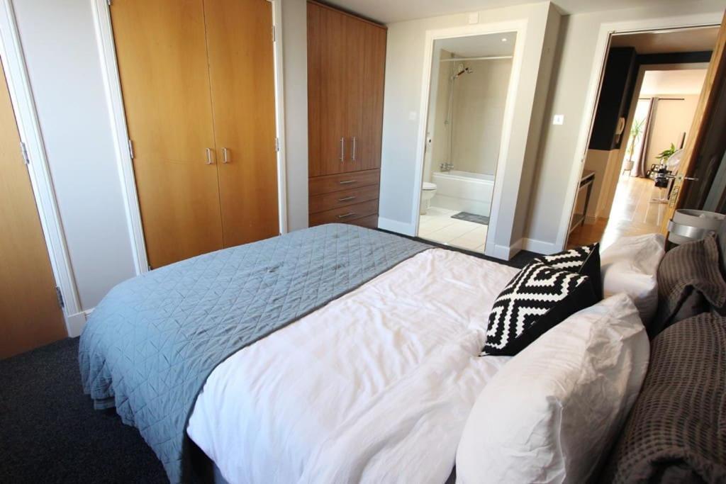 Spacious 2 Bed, 2 Bath Apartment -The Shore, Leith Edinburgh Bagian luar foto