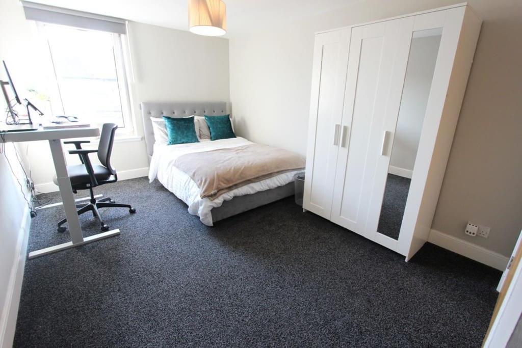 Spacious 2 Bed, 2 Bath Apartment -The Shore, Leith Edinburgh Bagian luar foto